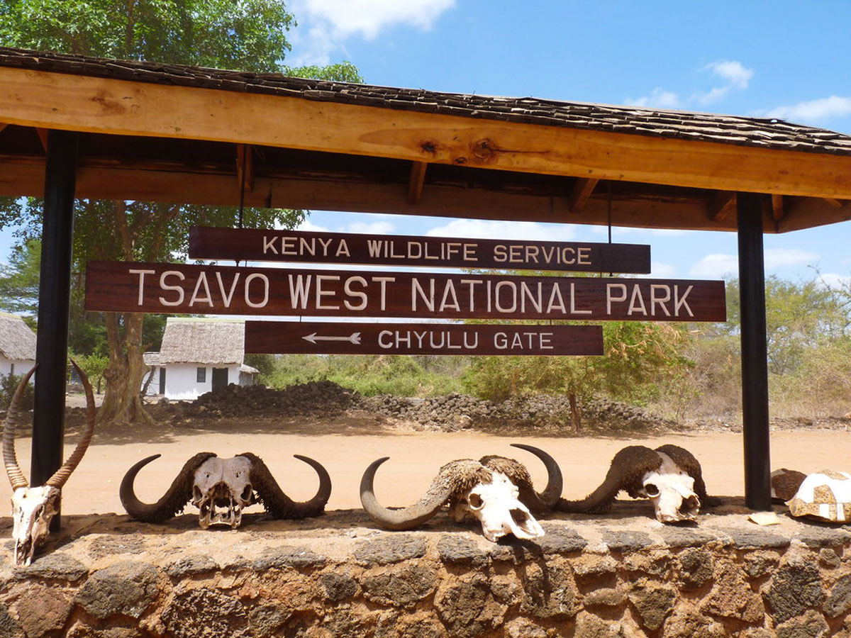 3 Days Safari Tsavo East National Park & Tsavo West National Park